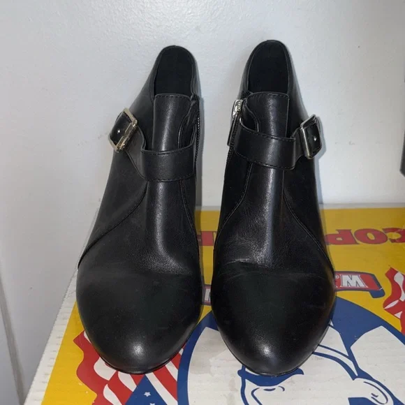 Vince Camuto Black Leather Heeled Ankle Boots size 6.5 - Picture 2 of 5